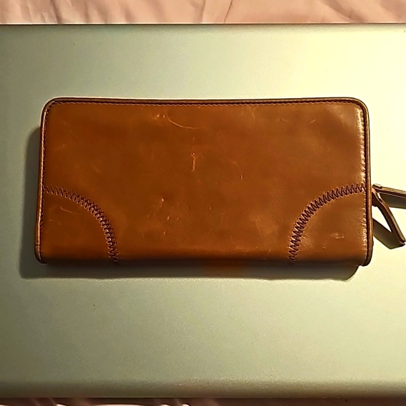 Tous Designer Ladies Wallet. Tan,Leather, 2 Separate Zip Compartments, Snap Clos - Picture 3 of 8
